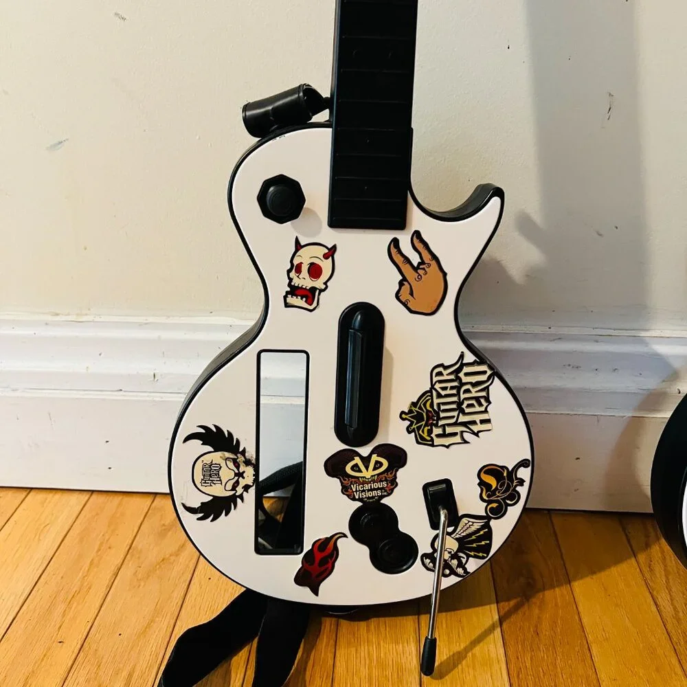 2 Nintendo Wii Wireless LES PAUL Guitar Controller Guitar Hero III & Rock Band
